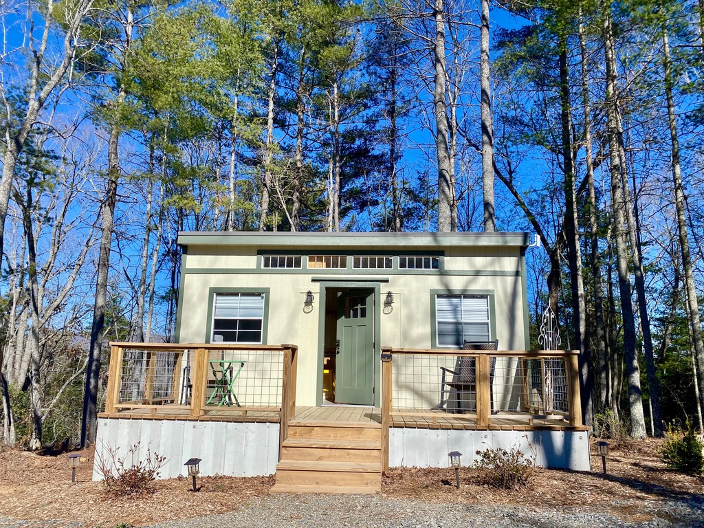 Tiny House on Cloud 9 Farm for extra space for guests staying on the farm.